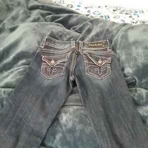 Very cute jeans.